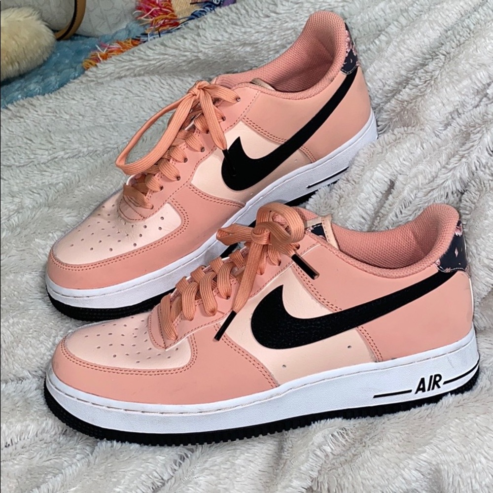 Air Force 1’s limited edition cherry blossom - Picture 2 of 3